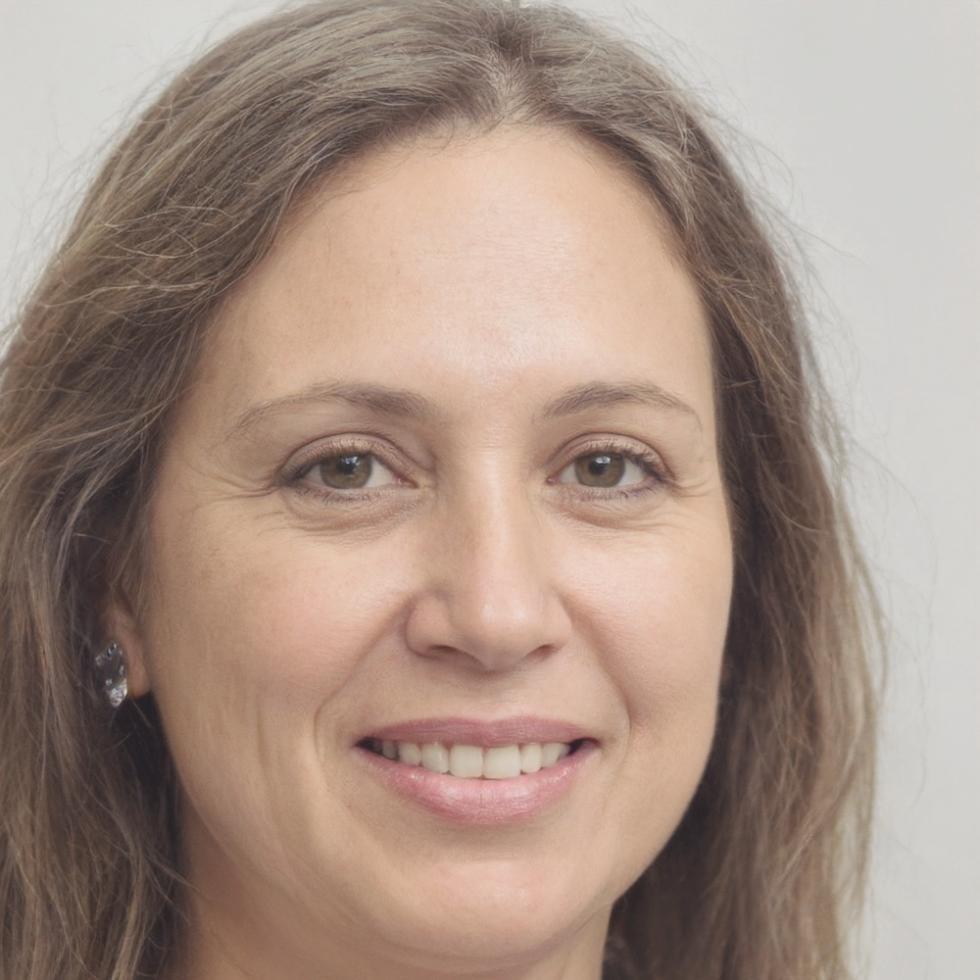 Vesna Kowalski, Senior Financial Analyst